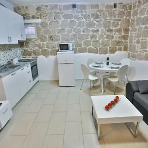 Karmen's Two Apartment Split